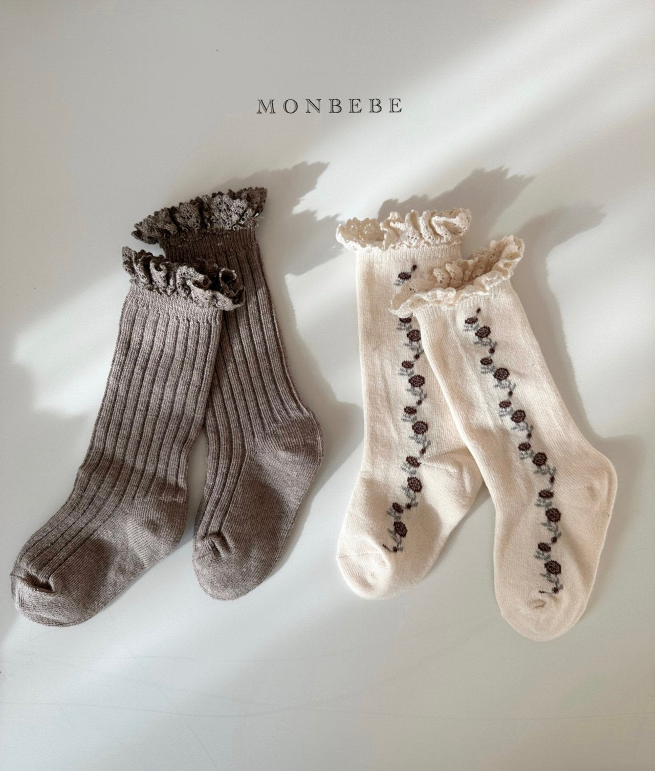 Monbebe háir sokkar með blúndu